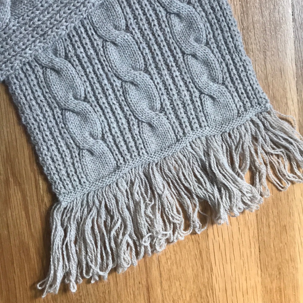 Scarf 🧣 - Picture 2 of 4